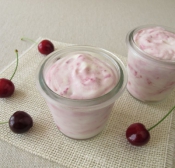 Домашний йогурт с вишней